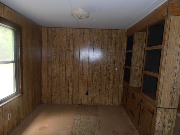 3rd image of 60 Woodland Dr