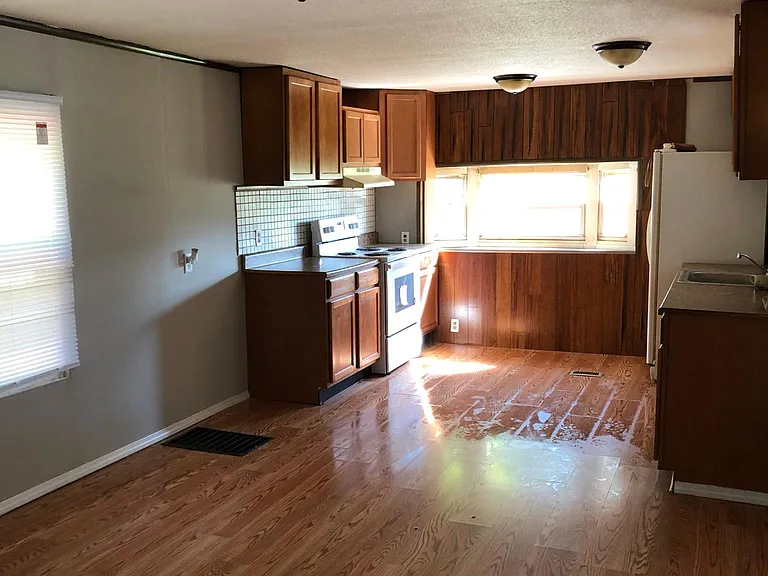 295 Stardust Dr — Photo 5