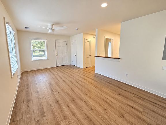 4th image of 2359 Imogene St