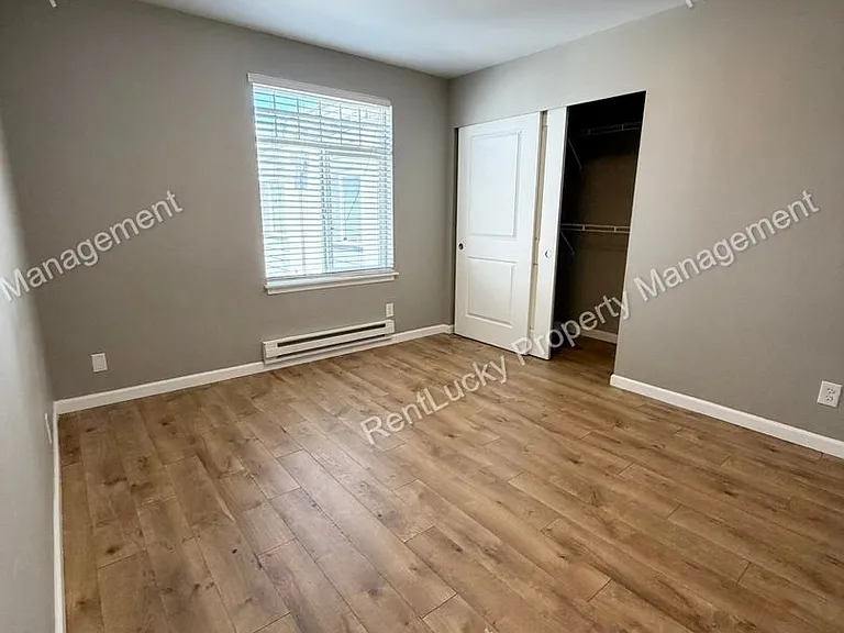 3315 Claremont Ave S — Photo 10