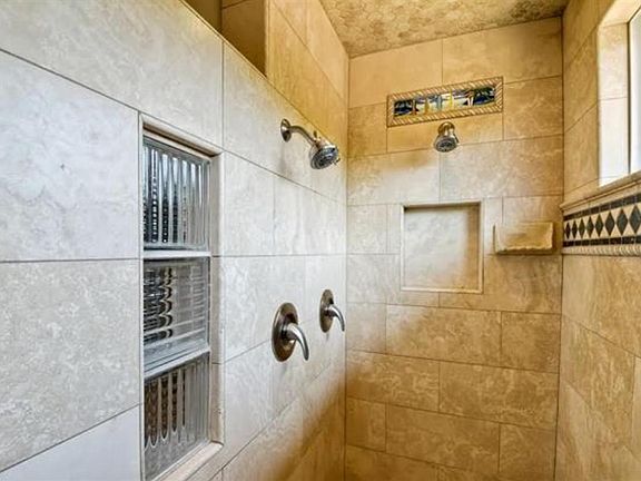 4th image of 3207 Mesa Dr