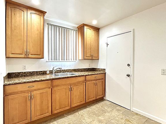 4th image of 950 Magnolia Ave #6