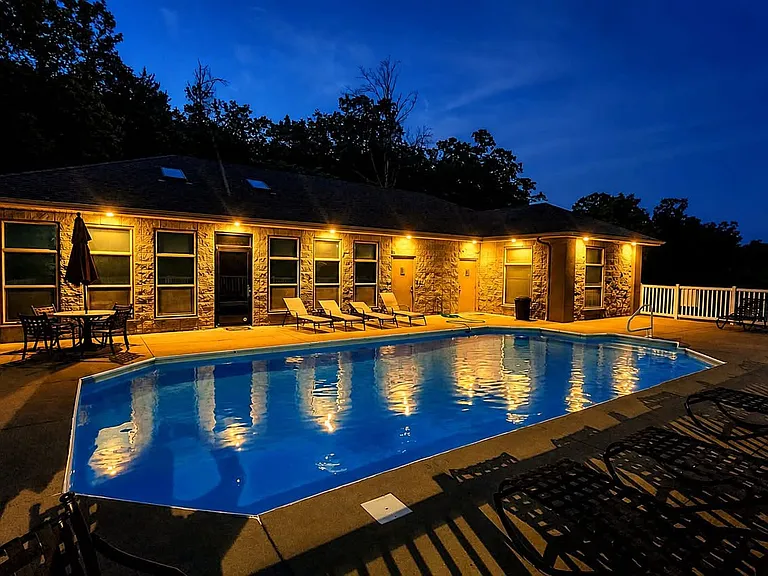 19 Oak Creek Cir — Photo 2