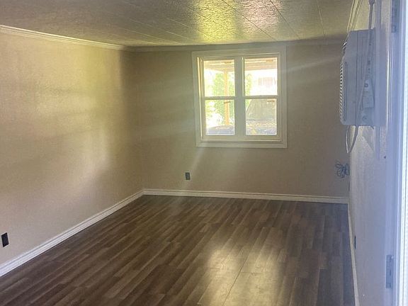 2nd image of 3720 Taft Ave