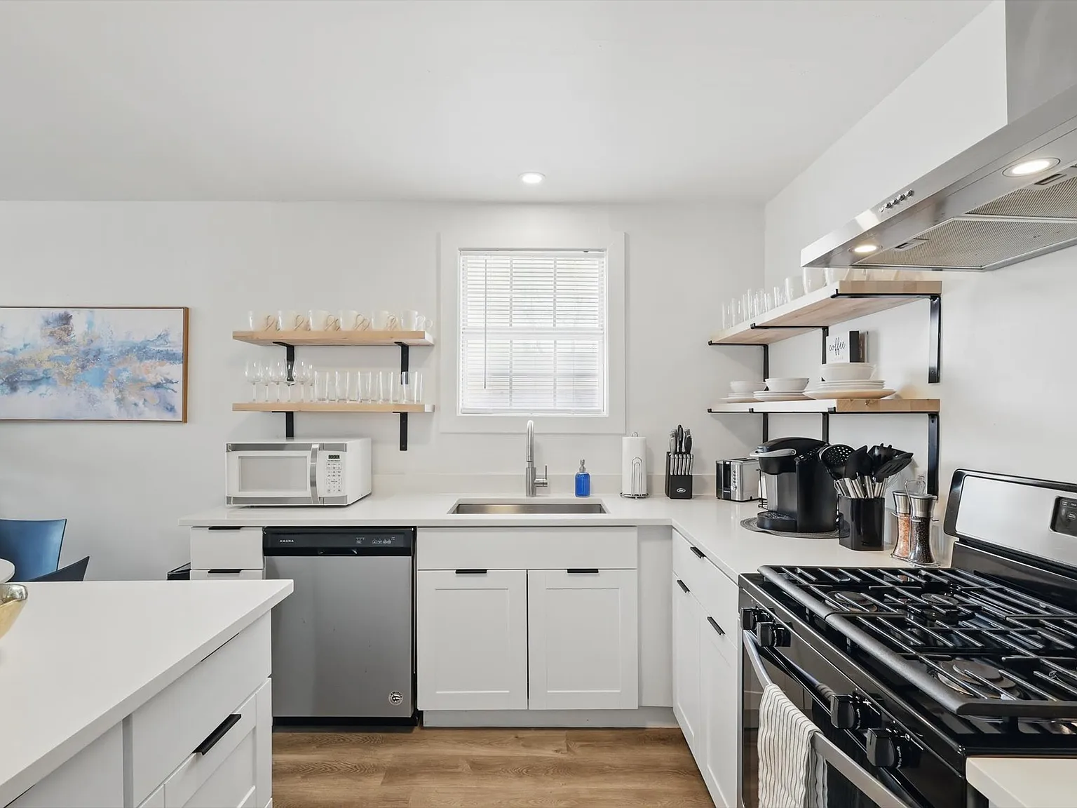 3 bed, 912 sqft, $4,500 — Photo 4