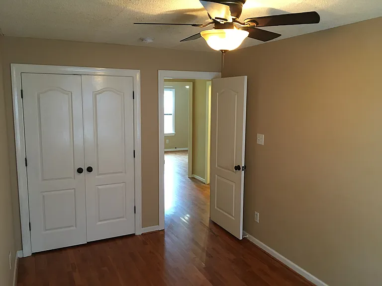 314 S Swain St — Photo 11