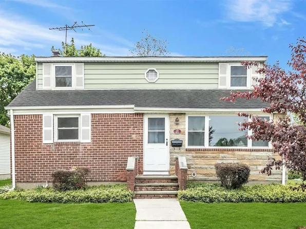 25 Lewis Lane, Syosset, NY 11791