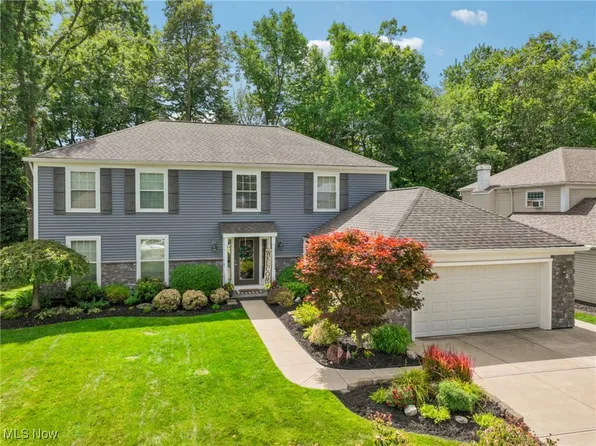 17625 Hampton Pl, Strongsville, OH 44136