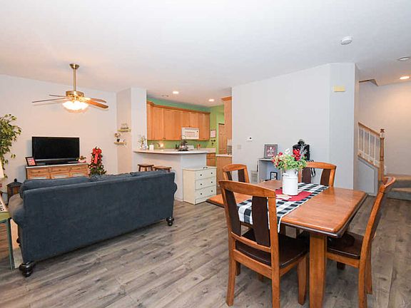 4th image of 1076 Castleshire Dr #1076