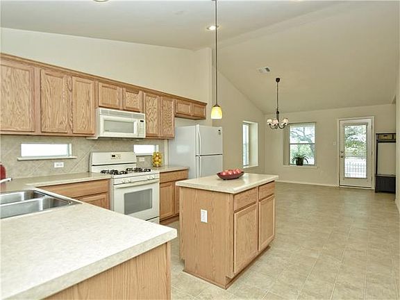 4th image of 1017 Peyton Pl
