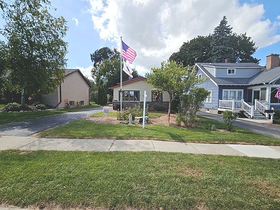 3rd image of 122 N Garfield Ave