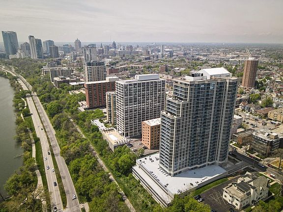 3rd image of 1660 N Prospect AVENUE #2002
