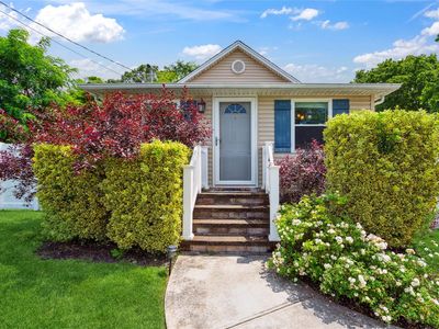 25 Woodycrest Drive, Farmingville, NY, 11738