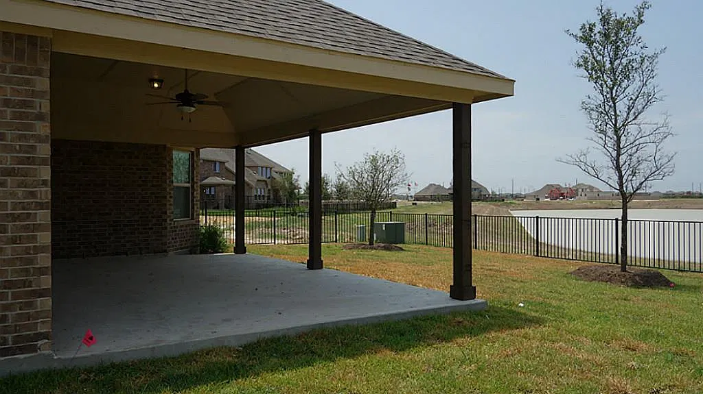 4 bed, 2.5 bath, 1930 sqft, $2,500 — Photo 2