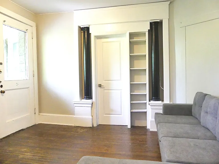 609 E State St — Photo 33