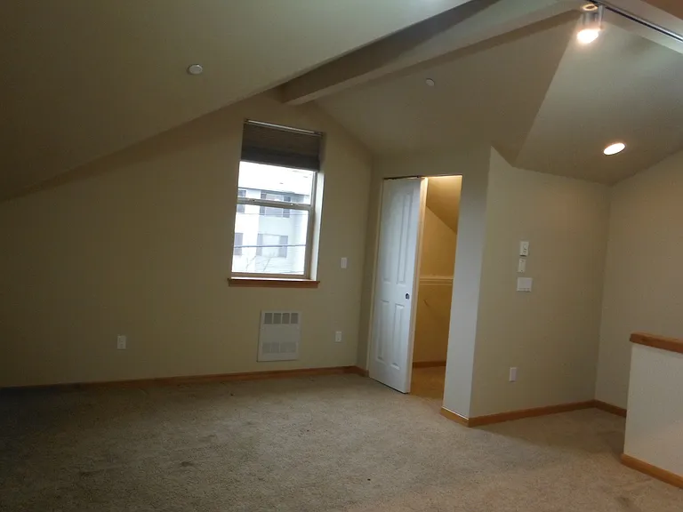 4218A 7th Ave NE — Photo 11