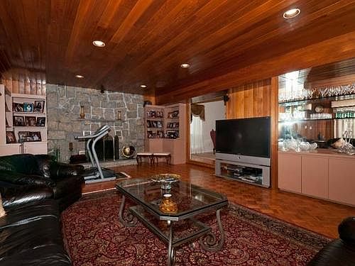 5th image of 5 Albertson Ln