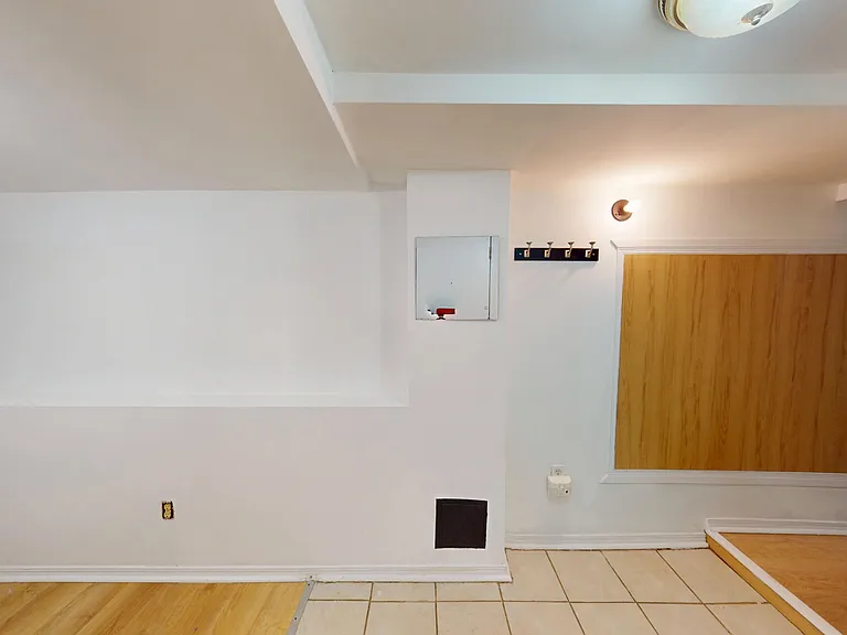 634 Dovercourt Rd #6 — Photo 2