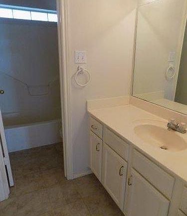5th image of 811 Azalea Ct