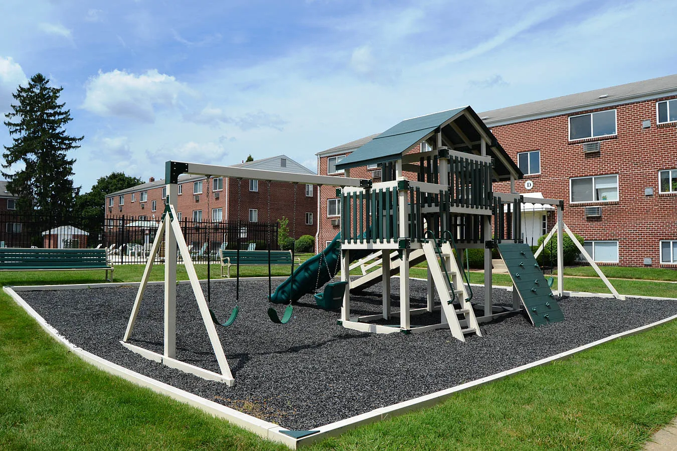 Sweetbriar Apartments — Photo 3
