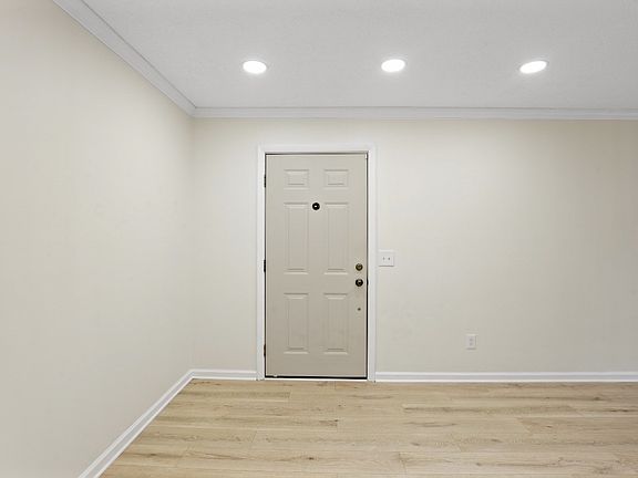 4th image of 523 Harding Pl #12