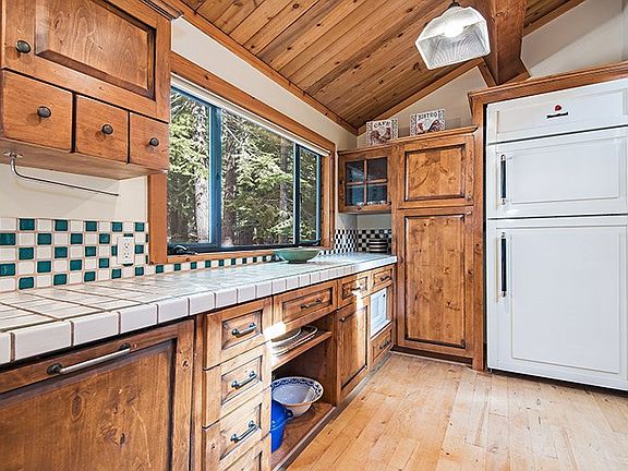 5th image of 232 Shoreview Dr
