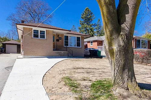 2276 Bostock Cres #MAIN Photo 1