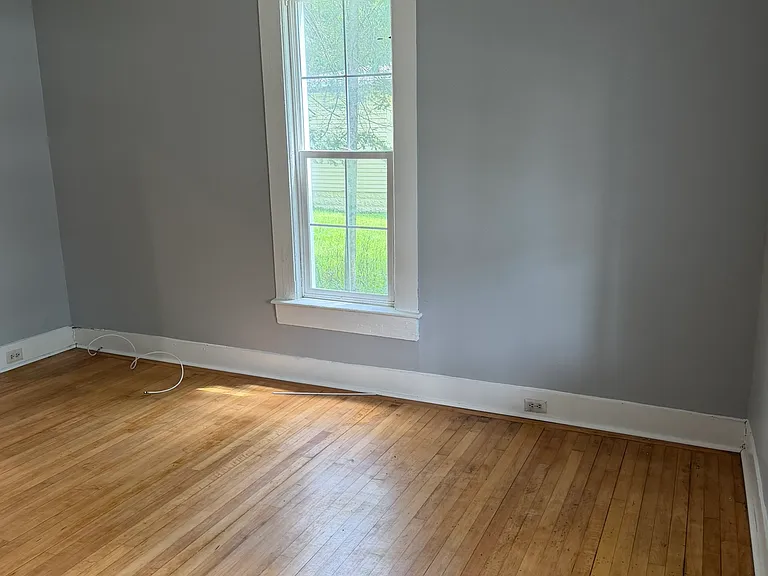 615 S Dewey St — Photo 2