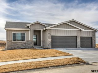 18483 Robin Cir, Omaha, NE 68136