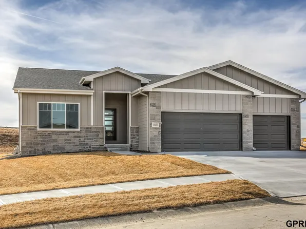 18483 Robin Cir, Omaha, NE 68136