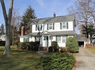 7 Bay 2nd St, Islip, NY 11751