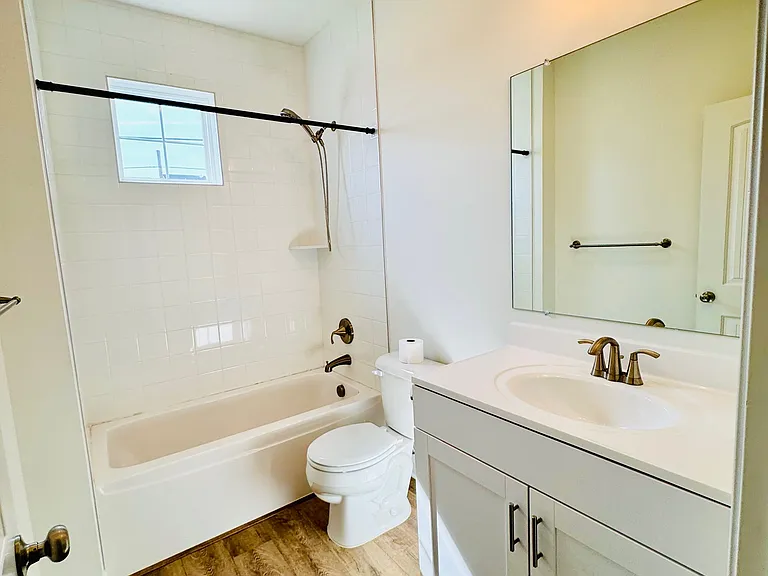 169 Coastal Drive - Full Bathroom