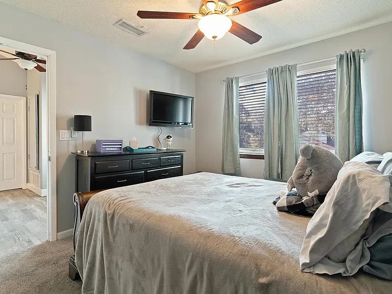 800 Bay Dr #10 — Photo 39
