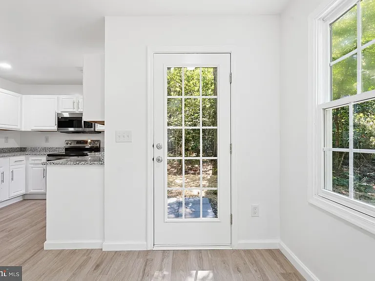 104 Hazel Dr — Photo 8