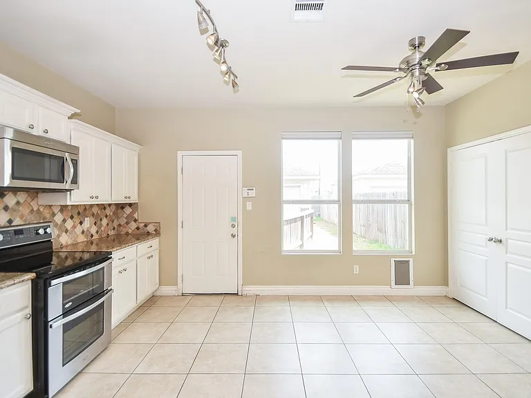16843 Mammoth Springs Dr — Photo 7