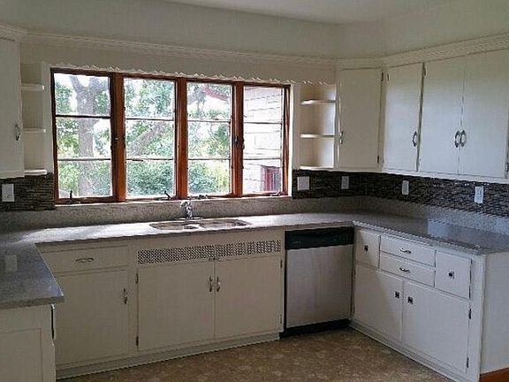 Kitchen with granite countertops. Spacious kitchen