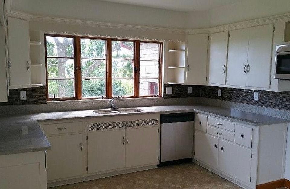 Kitchen with granite countertops. Spacious kitchen