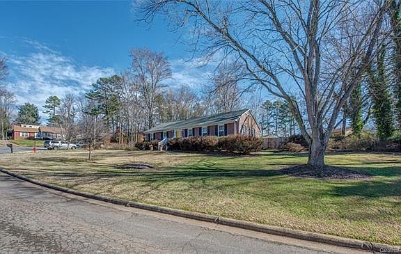 4th image of 1726 Farm Pond Ct
