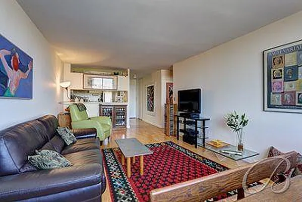 Rented by R New York | media 27