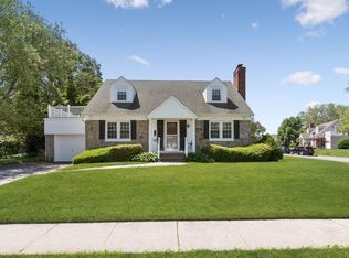 70 Laurel Dr, New Hyde Park, NY 11040