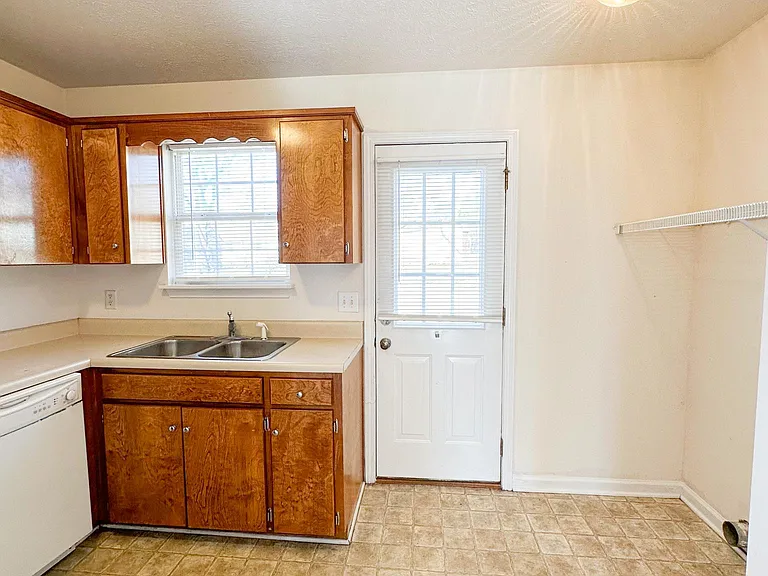 610 Church Ave SE #1 — Photo 7