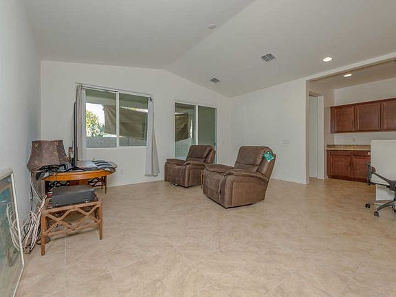 4th image of 6179 Goldfinch Dr