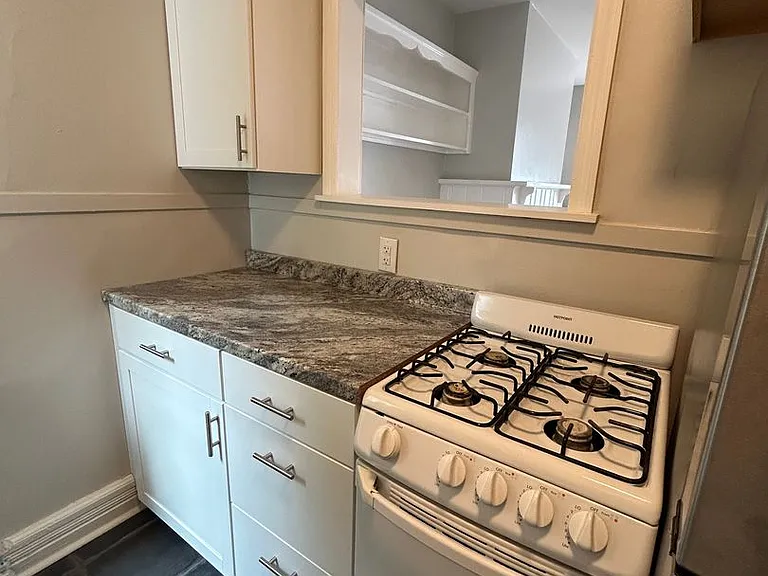21 N Ferry St — Photo 24