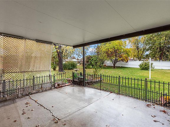 5th image of 19 Devon Hill Ln