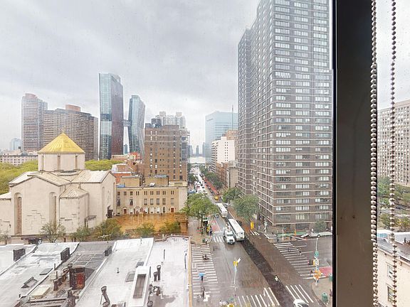 4th image of 237 E 34th St APT 1101