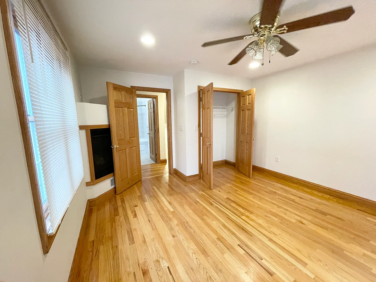 3 bed, 2.5 bath, 9999 sqft, $4,950 — Photo 4