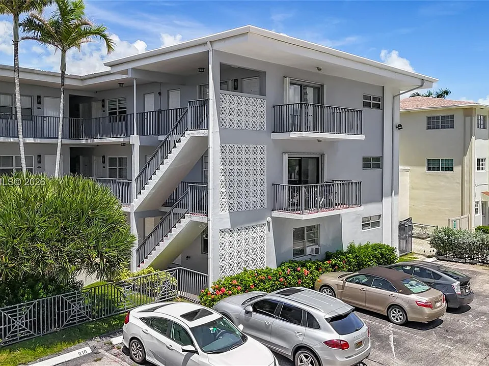 2600 S Ocean Dr #S102
