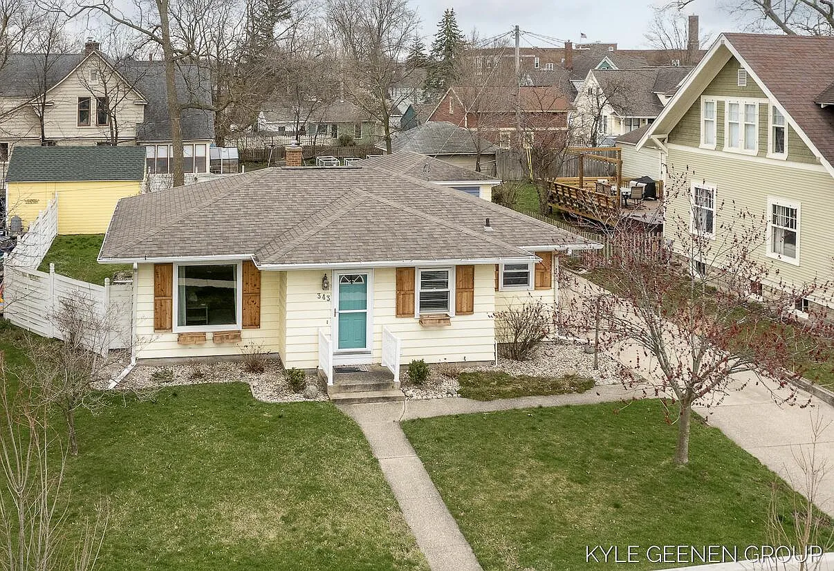 343 Pine Ave photo 1