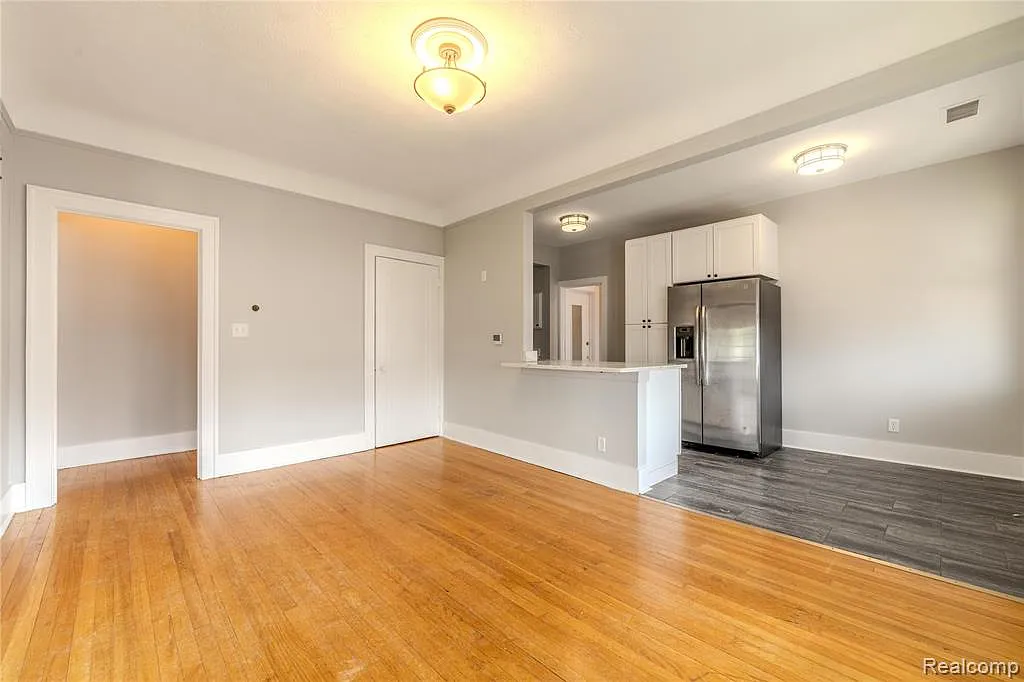 2 bed, 1.0 bath, 850 sqft, $1,900 — Photo 2