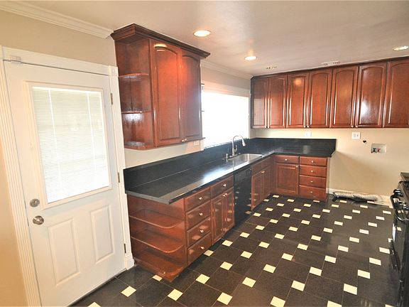 4th image of 3115 S Harvard Blvd